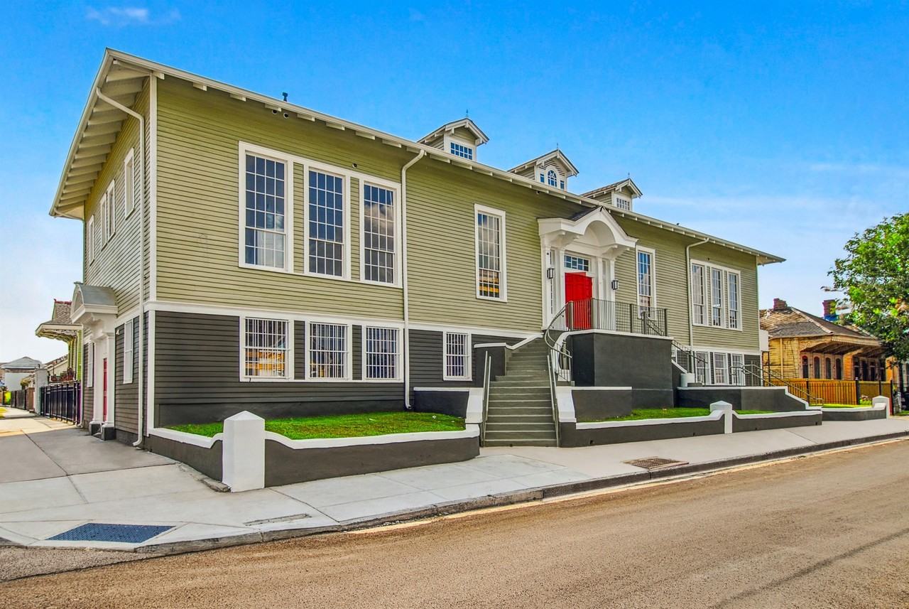 2135 Second Street - Photo 6 of 50