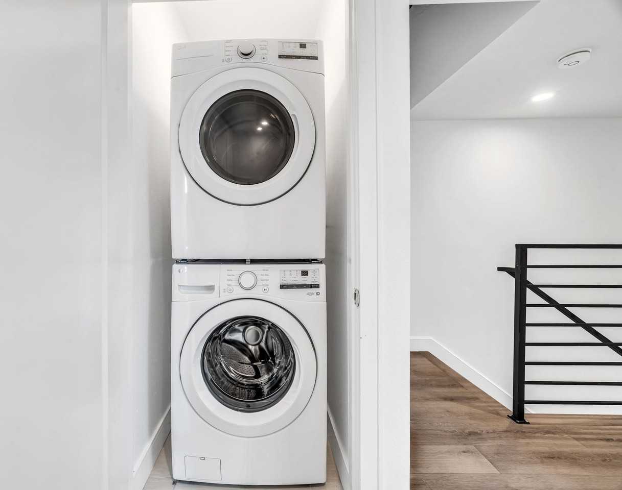 1156 W 38th st - Photo 6 of 38