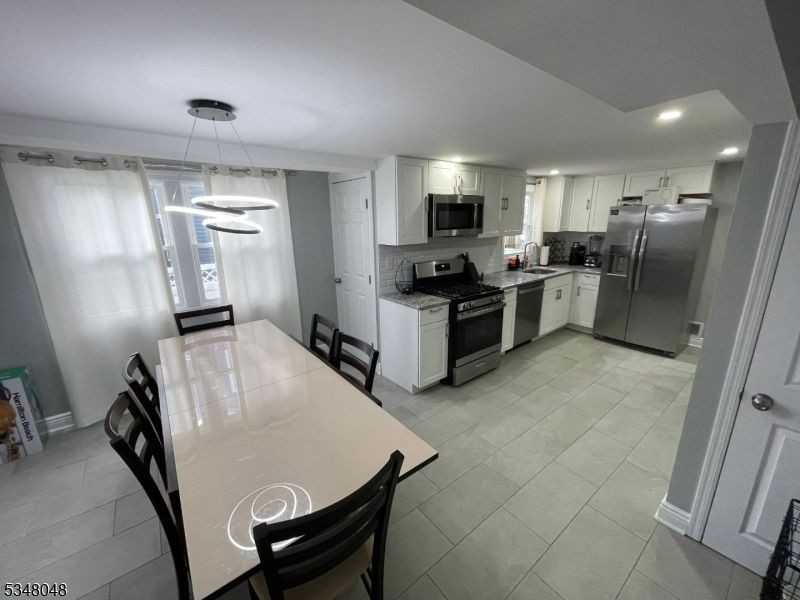8-10 Mason Pl - Photo 2 of 4