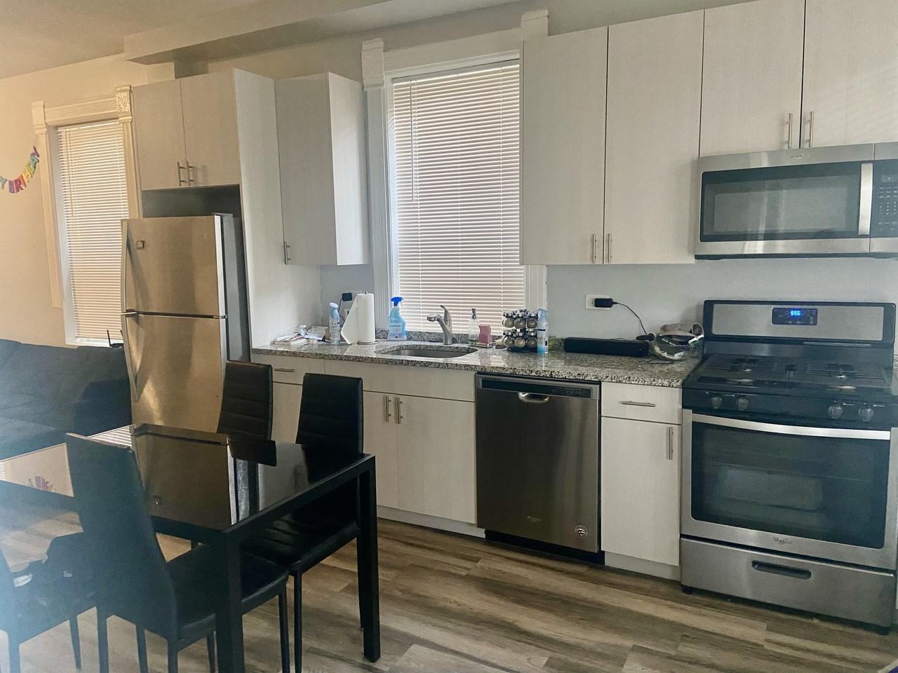 920 W 35th Pl - Photo 4 of 10