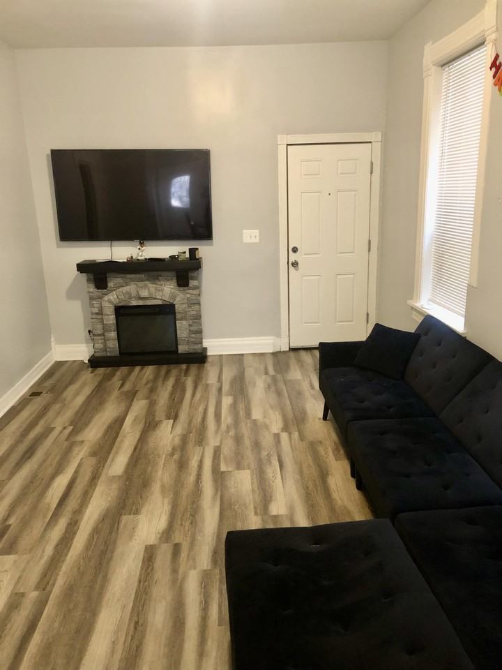 920 W 35th Pl - Photo 5 of 10