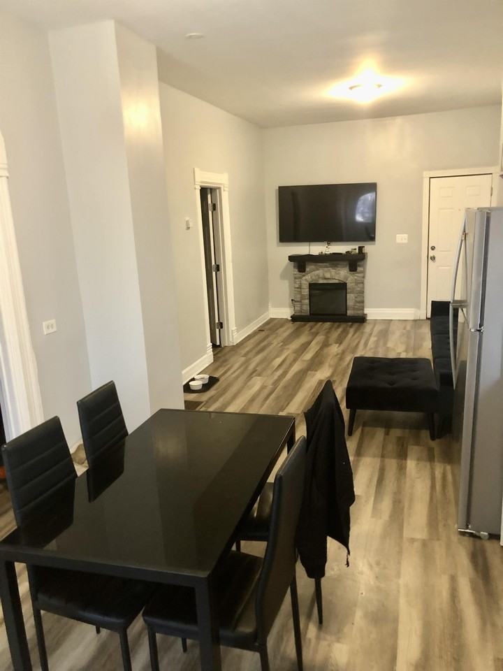 920 W 35th Pl - Photo 6 of 10