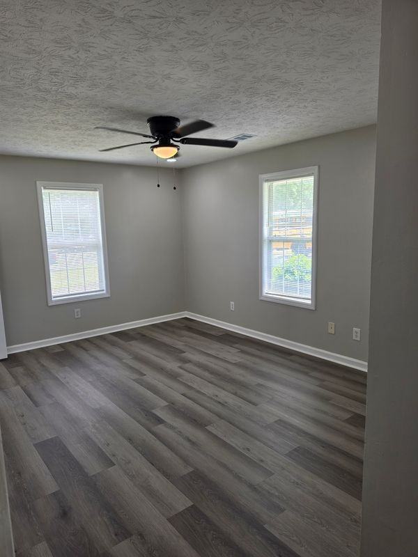 515 Baron Dr - Photo 3 of 13