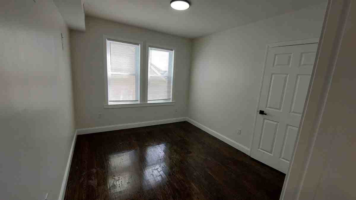 69 Mora St - Photo 5 of 23