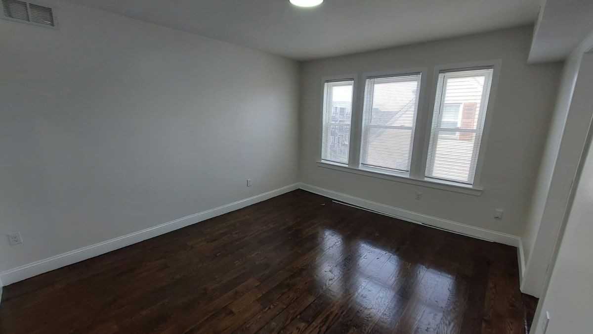 69 Mora St - Photo 6 of 23