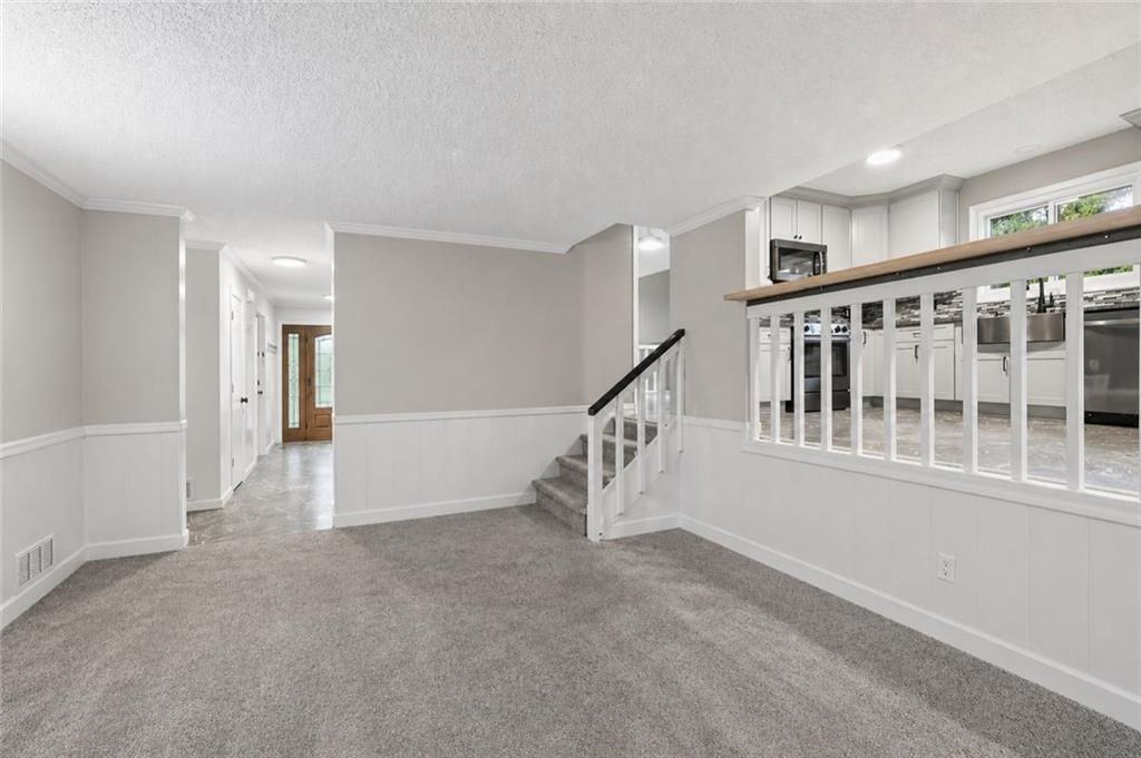 9485 Martin Rd - Photo 7 of 50