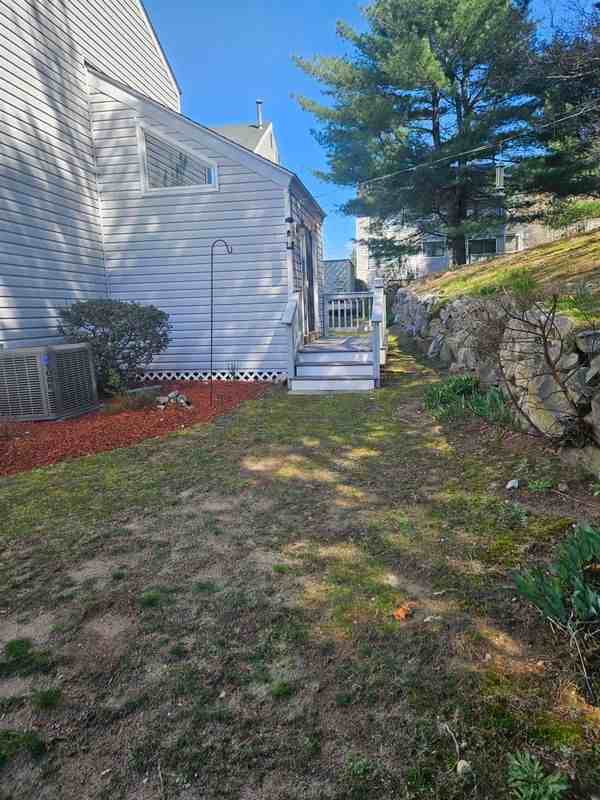 18 Landsdown Dr - Photo 5 of 25