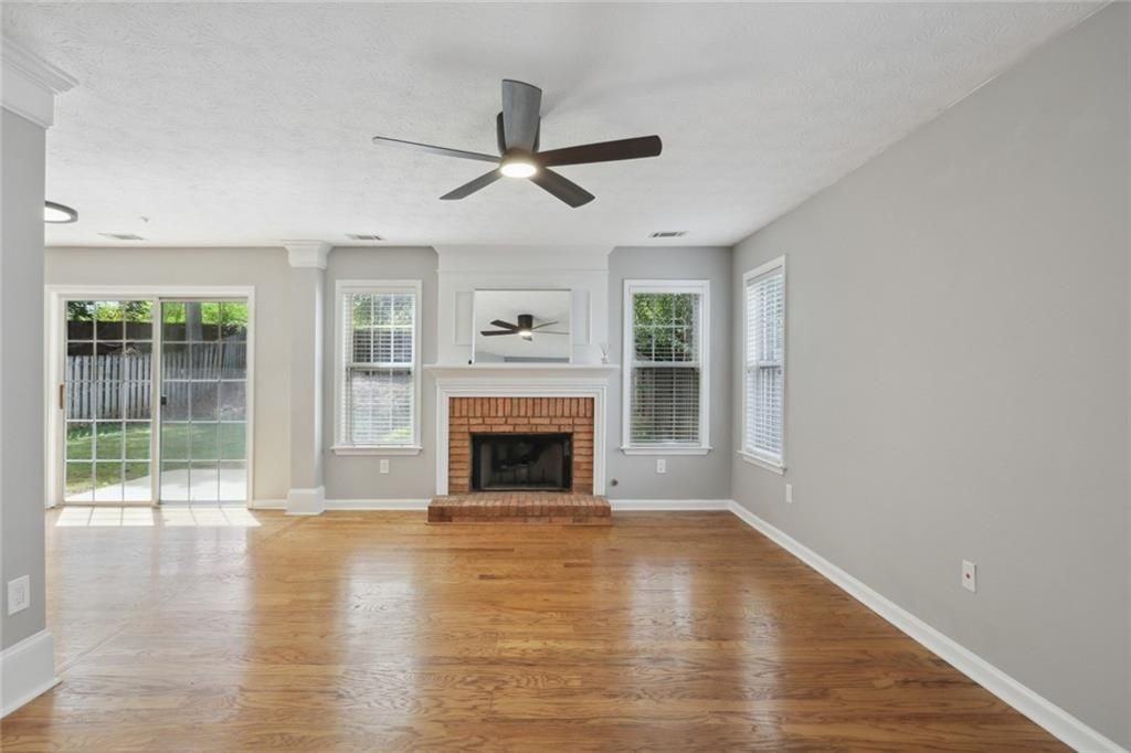 1328 Glenover Way - Photo 5 of 25