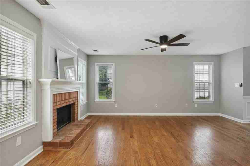 1328 Glenover Way - Photo 6 of 25