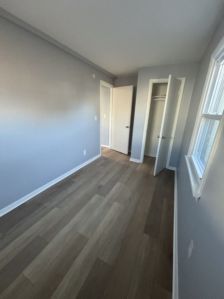 234 West Commercial Street - Photo 3 of 13