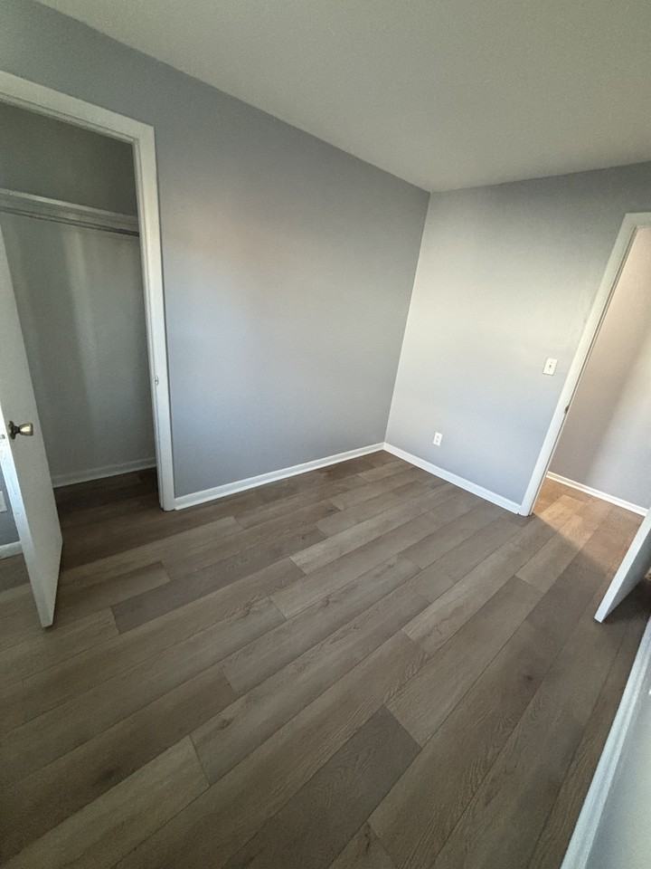 234 West Commercial Street - Photo 5 of 13