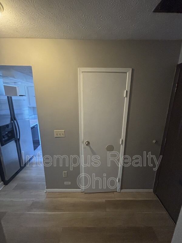 10 King Arthur Ct - Photo 3 of 30