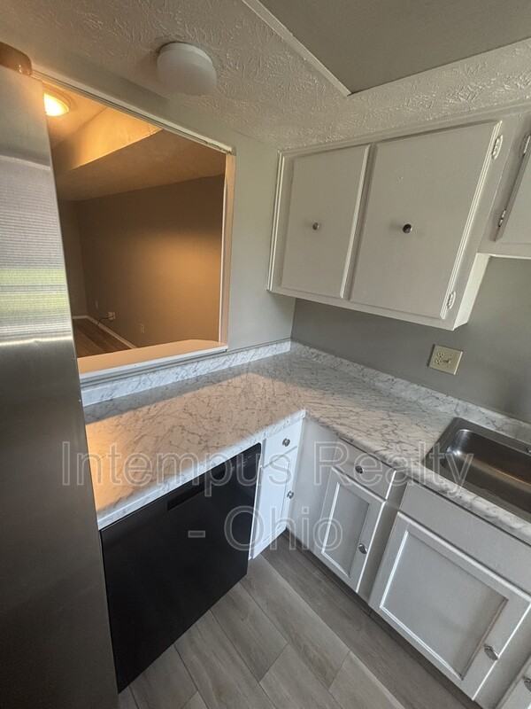 10 King Arthur Ct - Photo 7 of 30