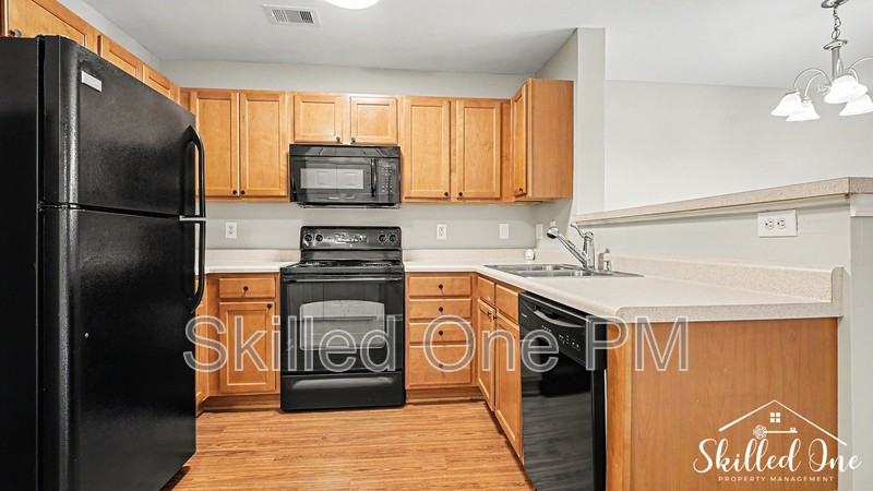 1380 Heritage Pointe Driveunit - Photo 4 of 19
