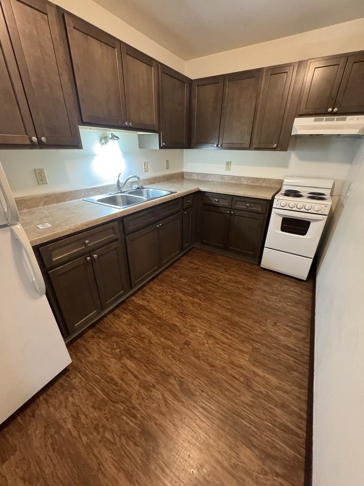 121 Colonial Drive - Photo 5 of 14