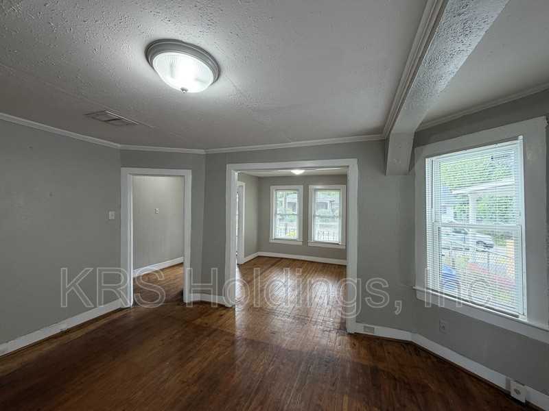 1145 23rd St - Photo 2 of 15