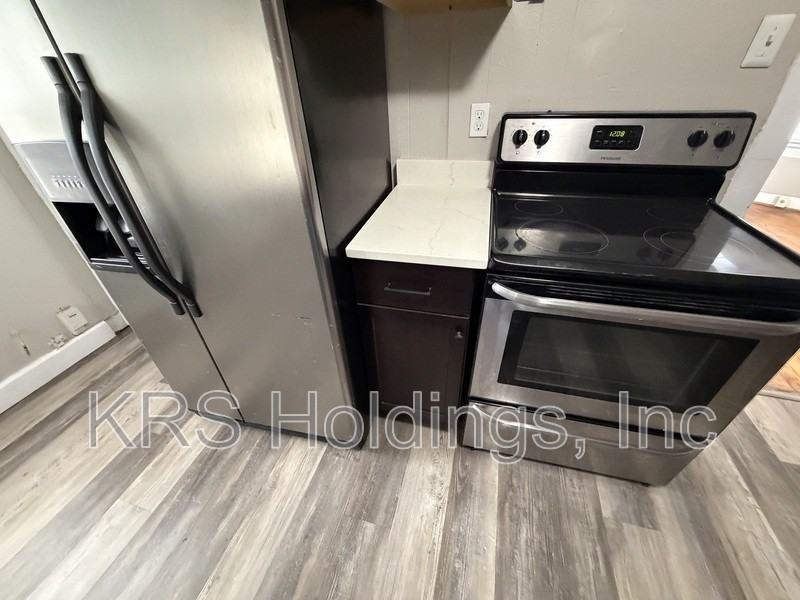 1145 23rd St - Photo 5 of 15