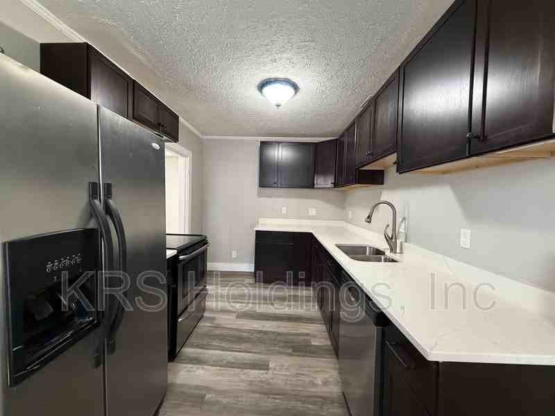 1145 23rd St - Photo 6 of 15