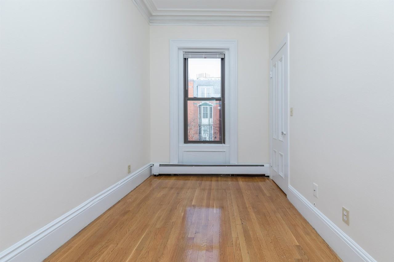 10-22 Yarmouth Street - Photo 2 of 10