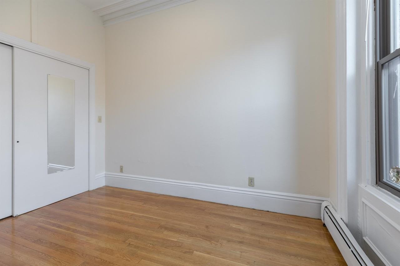 10-22 Yarmouth Street - Photo 3 of 10