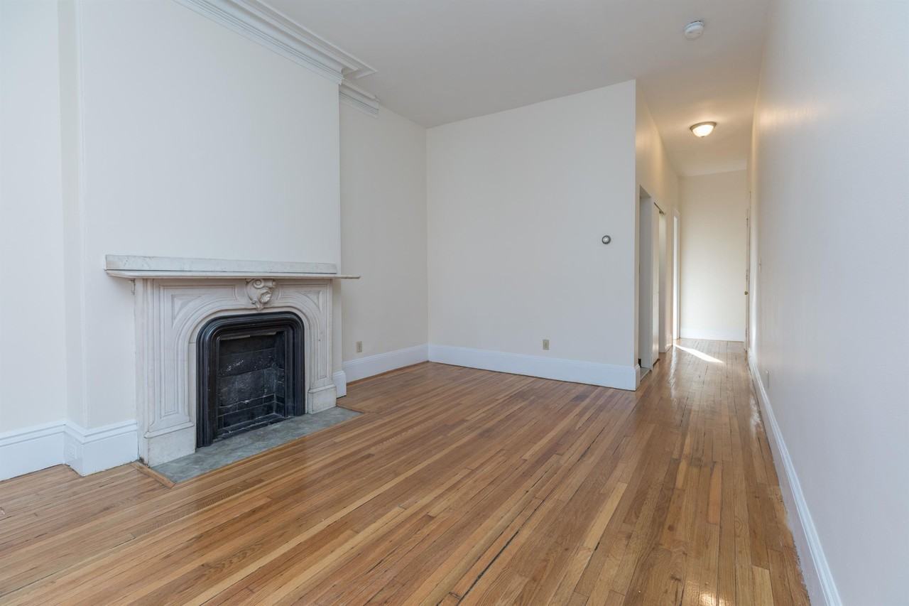 10-22 Yarmouth Street - Photo 6 of 10