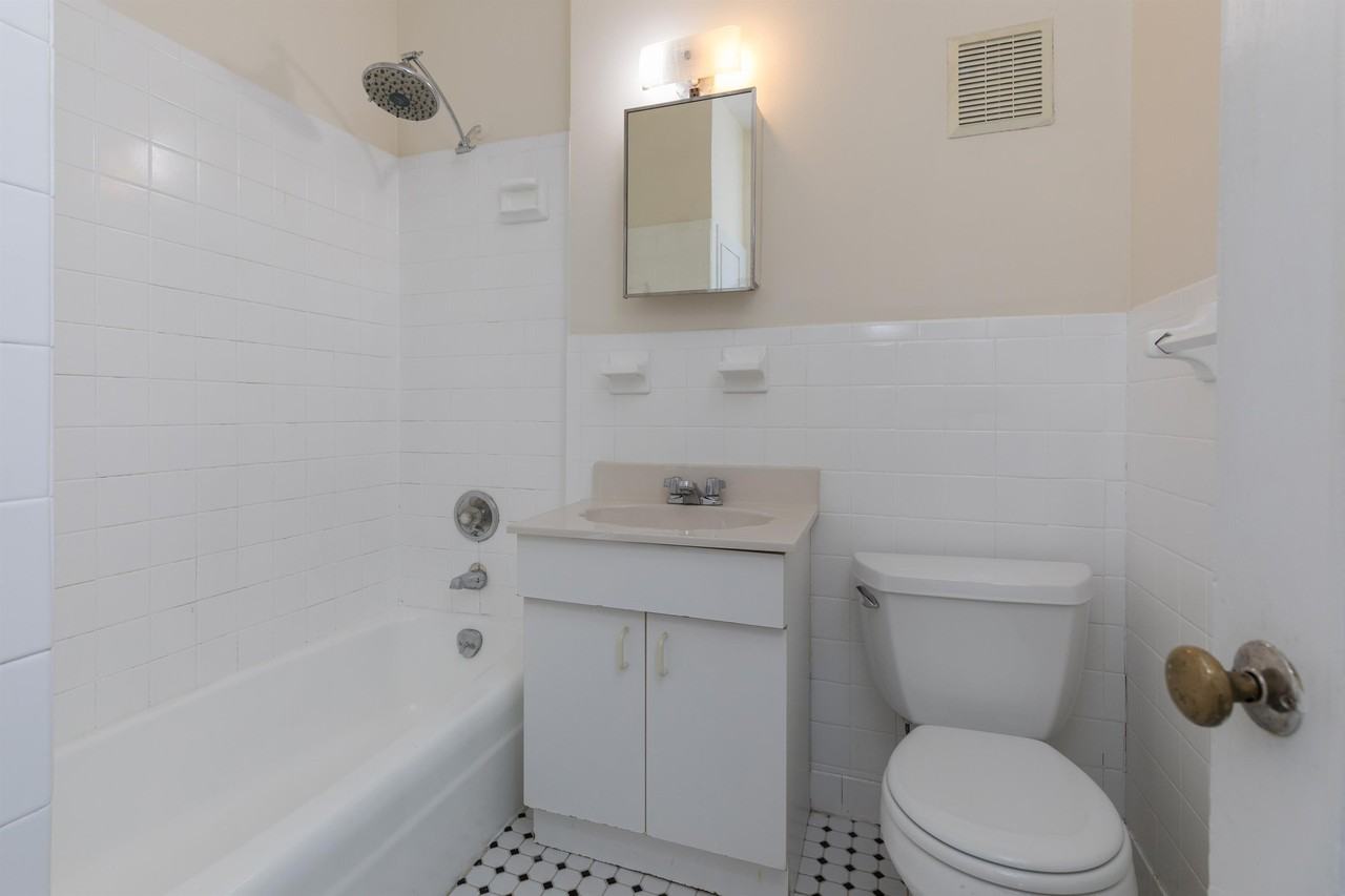 10-22 Yarmouth Street - Photo 7 of 10