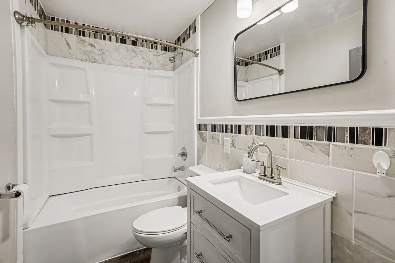 1451 W North St - Photo 4 of 22