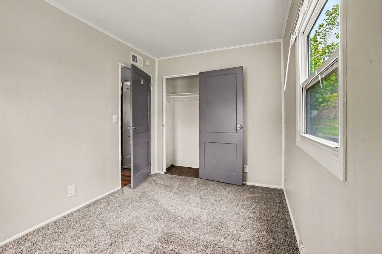1451 W North St - Photo 7 of 22