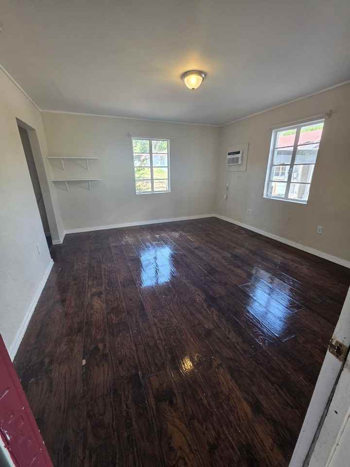 Lazy Oaks - Photo 3 of 34