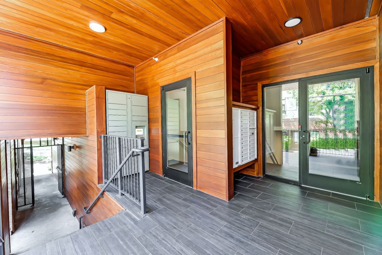 LYLA  Eastlake  Apartments - Photo 7 of 8