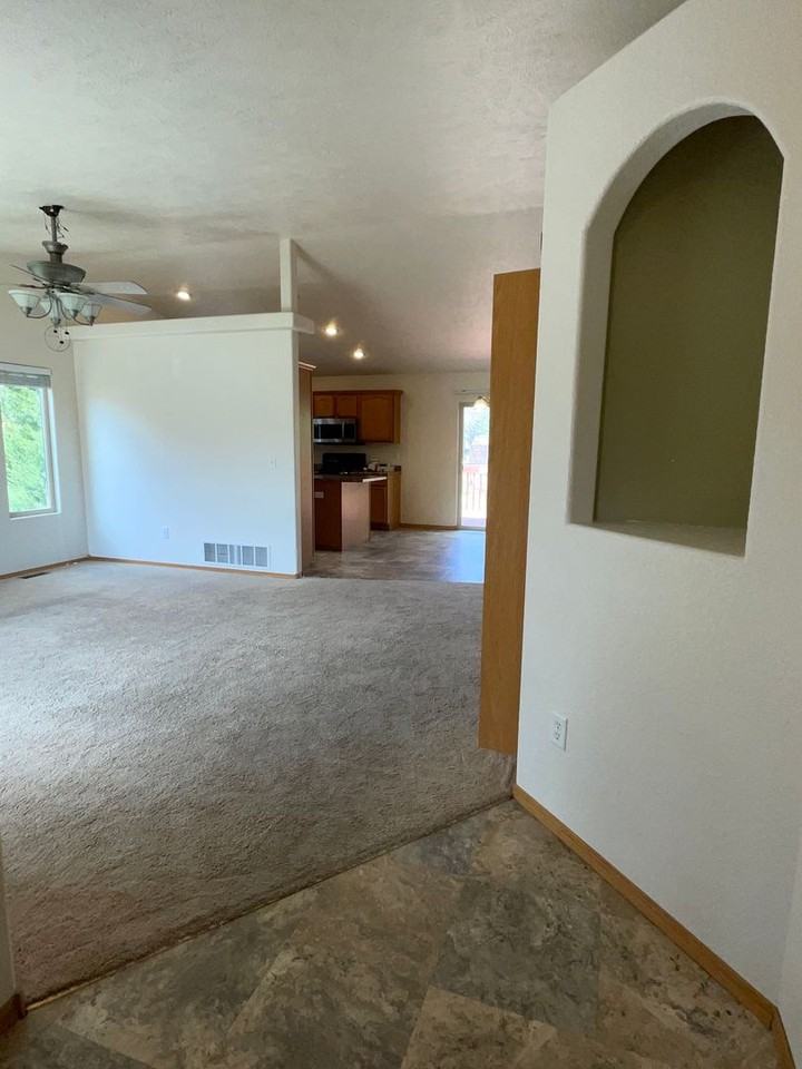 2914 Hoefer Ave - Photo 3 of 42