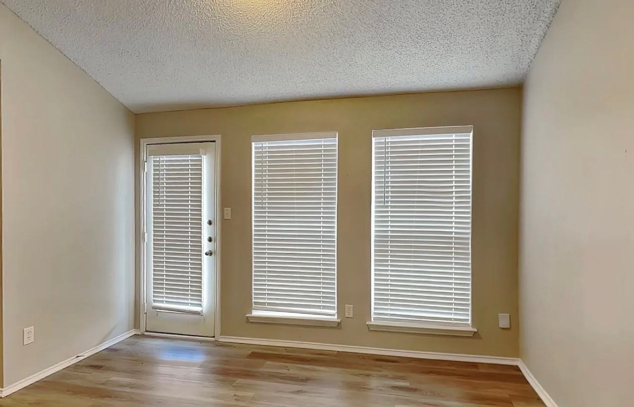 326 Moss Hill Drive - Photo 2 of 15