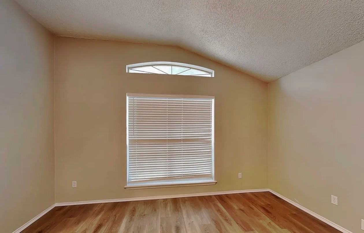 326 Moss Hill Drive - Photo 3 of 15