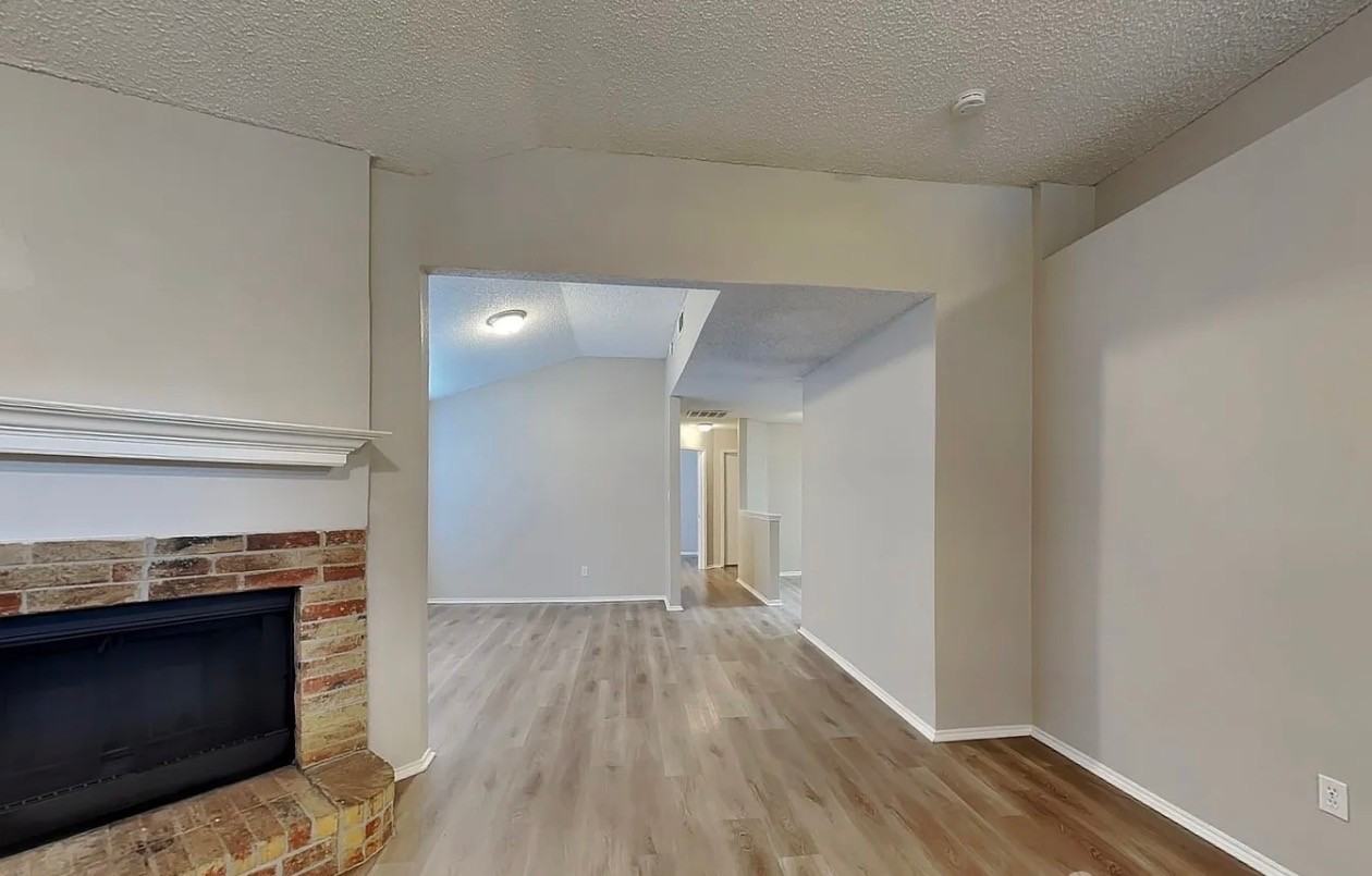 326 Moss Hill Drive - Photo 4 of 15