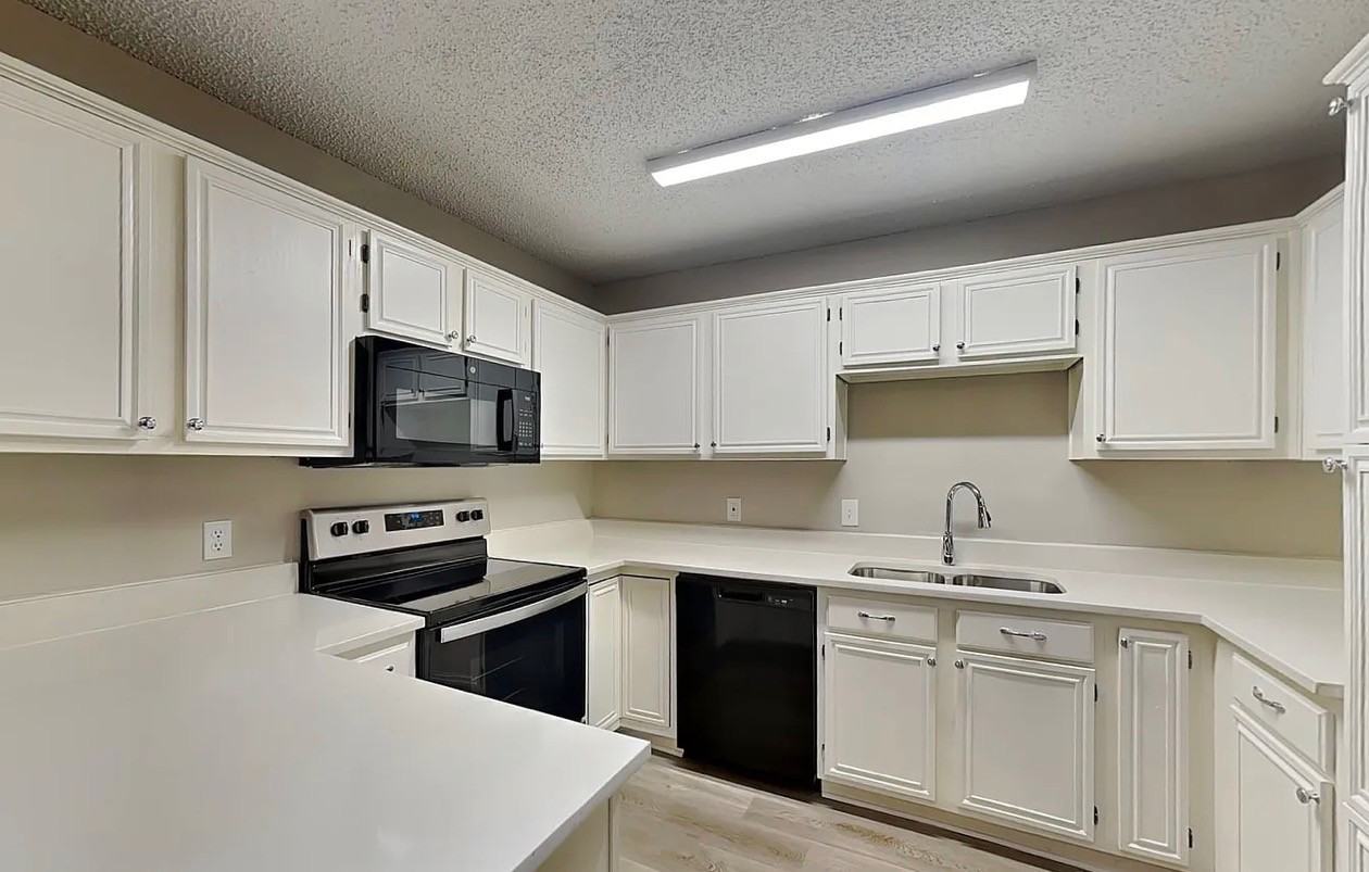 326 Moss Hill Drive - Photo 5 of 15