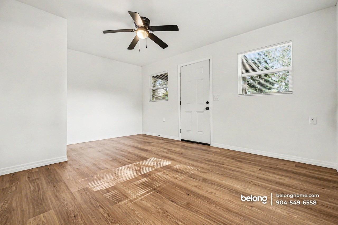 392 Arora Blvd - Photo 4 of 17