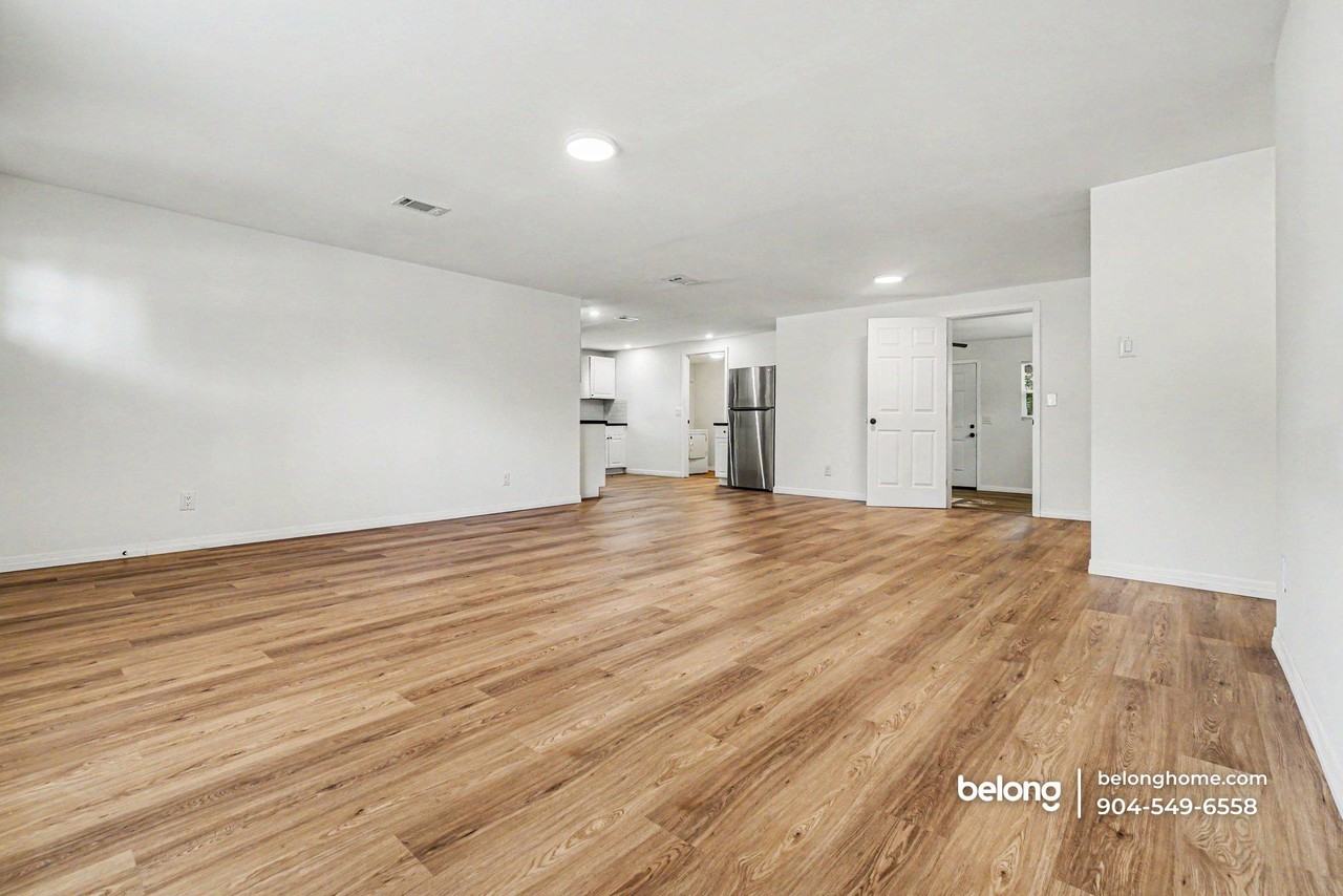 392 Arora Blvd - Photo 7 of 17