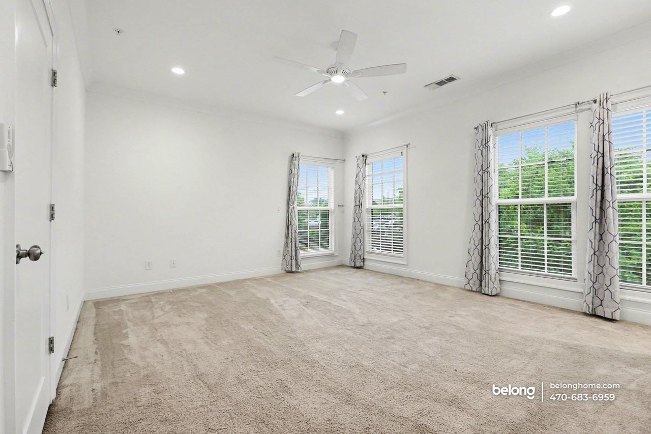 372 Concord St - Photo 5 of 30