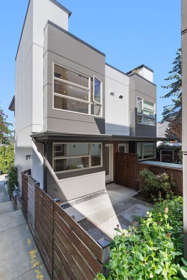 2351 Yale Ave E #B - Photo 5 of 50