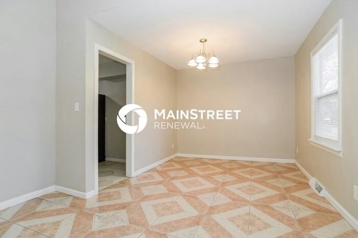 2702 S Glenwood Ave - Photo 5 of 17