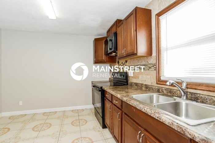 2702 S Glenwood Ave - Photo 7 of 17