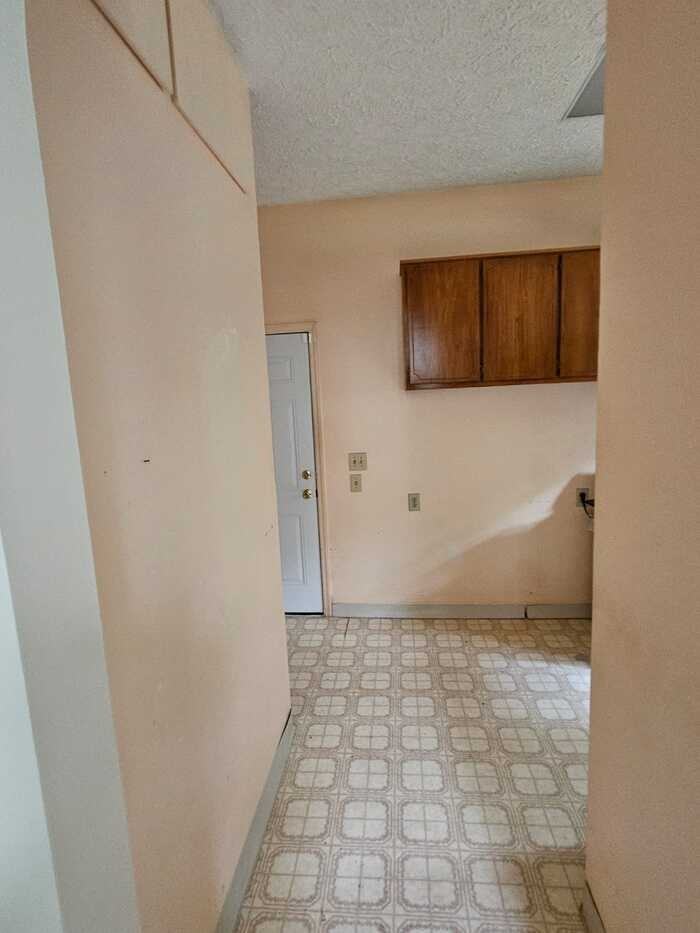 854 Trinity Pl - Photo 3 of 11