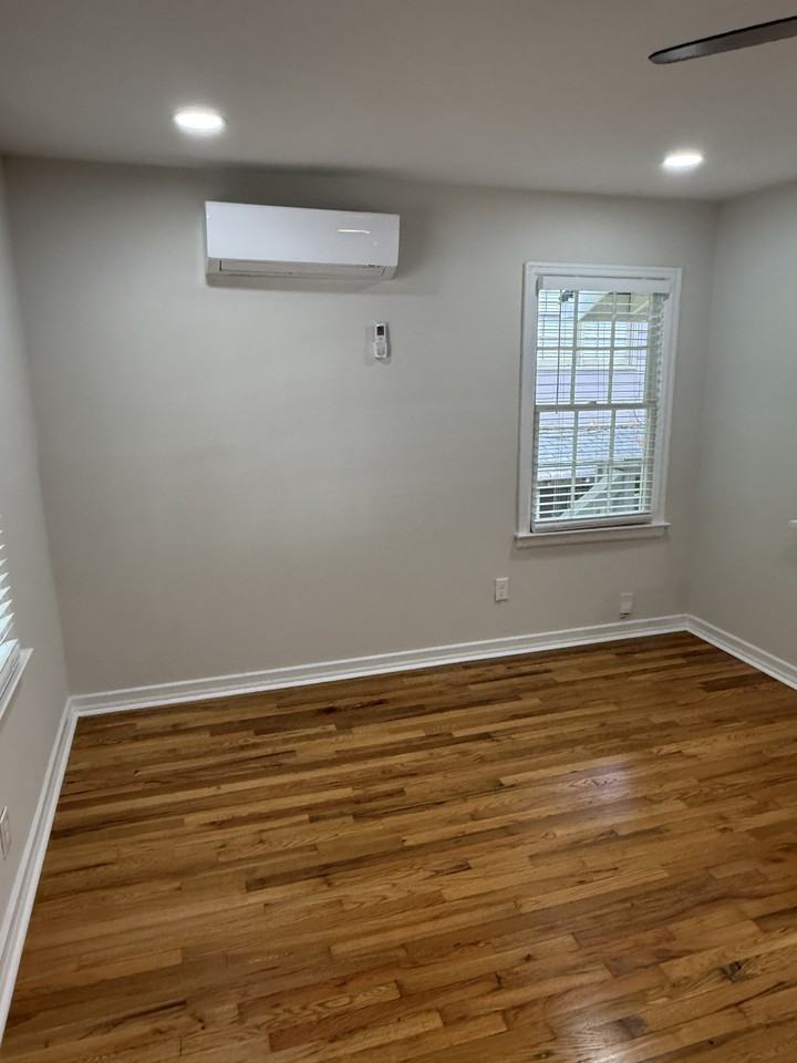 707 Delmar Avenue Southeast - Photo 4 of 12