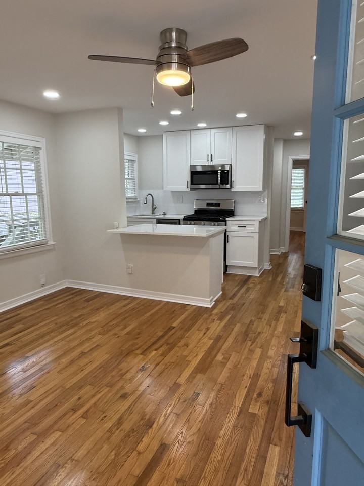 707 Delmar Avenue Southeast - Photo 5 of 12