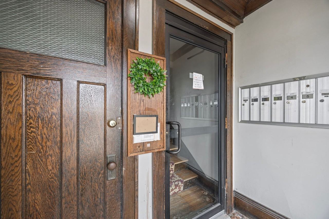 45 Lexington Pkwy S #18 - Photo 4 of 27