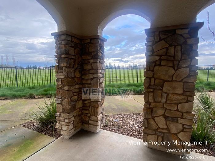 3301 Leiper Loop - Photo 4 of 25