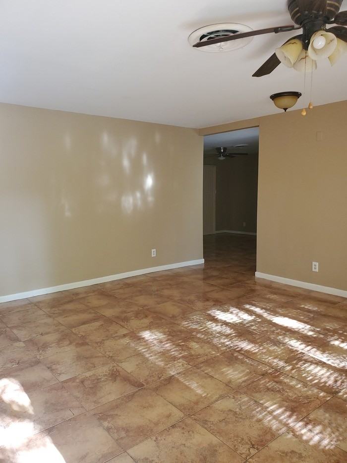 814 E Ebony Dr - Photo 3 of 16