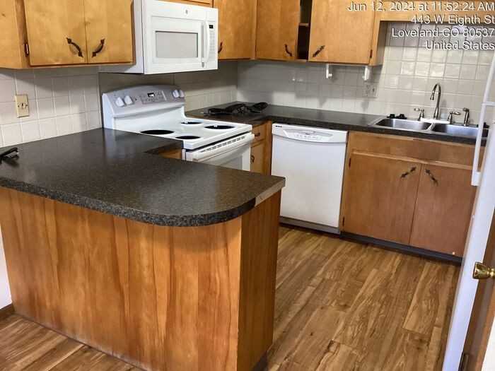 441 W 8th St - Photo 4 of 9