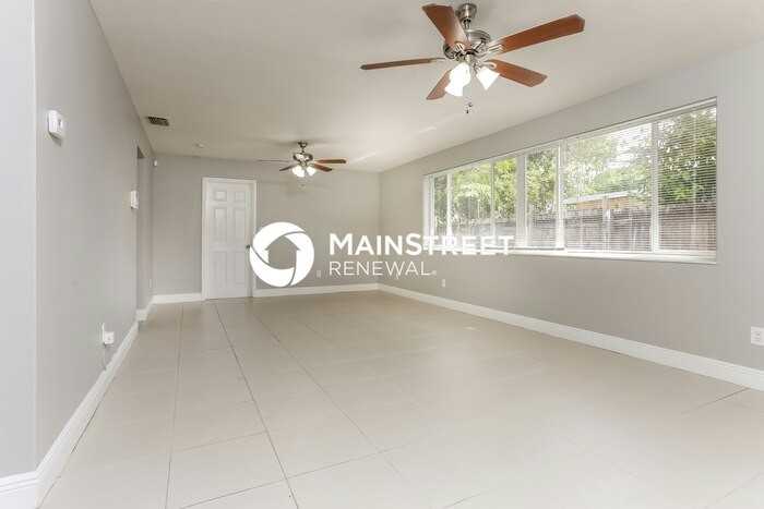 6341 Nw 25th St - Photo 4 of 16