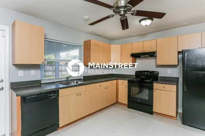 6341 Nw 25th St - Photo 7 of 16